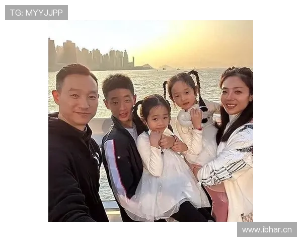 杨威平时一副邻家大叔样，比赛一上场直接变身霸气场霸，这反差也太让人嗑了吧！